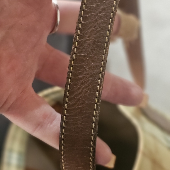 Authentic Burberry hay market tote 14x16x5 - Picture 8 of 9